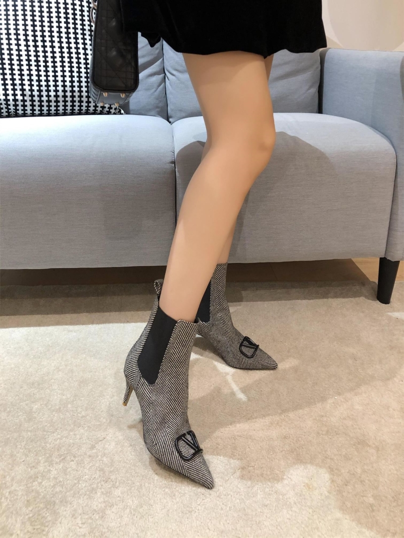 Va1e*ntin0 boots
